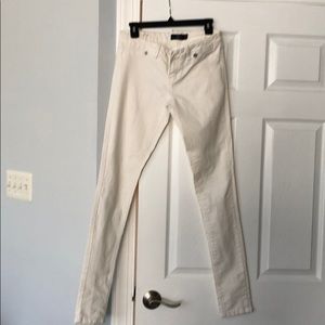 Off white colored ankle jeans. Skinny fit